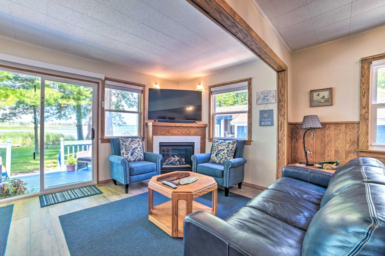 East Tawas Lakefront Getaway With Kayaks And Deck Exterior photo
