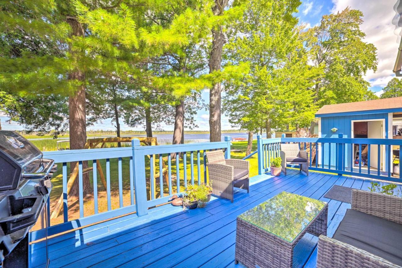 East Tawas Lakefront Getaway With Kayaks And Deck Exterior photo